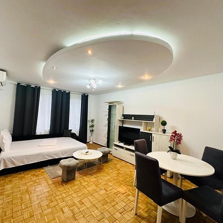 Chic Comfort 1Bdr With Landmark View - Concerthall Бухарест Екстер'єр фото
