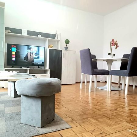 Chic Comfort 1Bdr With Landmark View - Concerthall Бухарест Екстер'єр фото