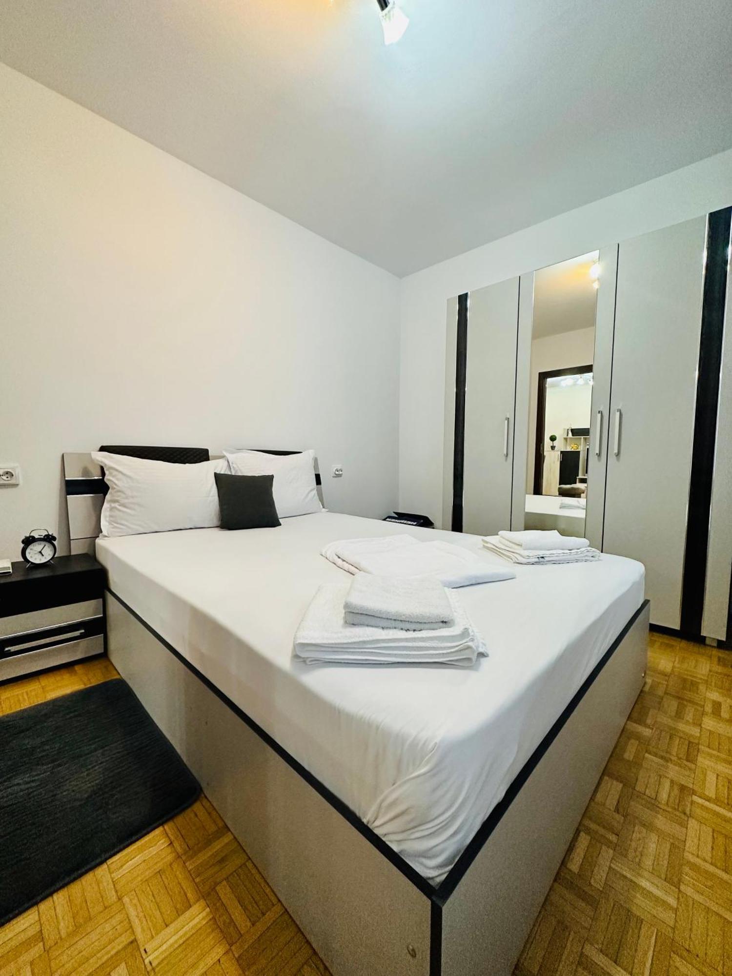 Chic Comfort 1Bdr With Landmark View - Concerthall Бухарест Екстер'єр фото