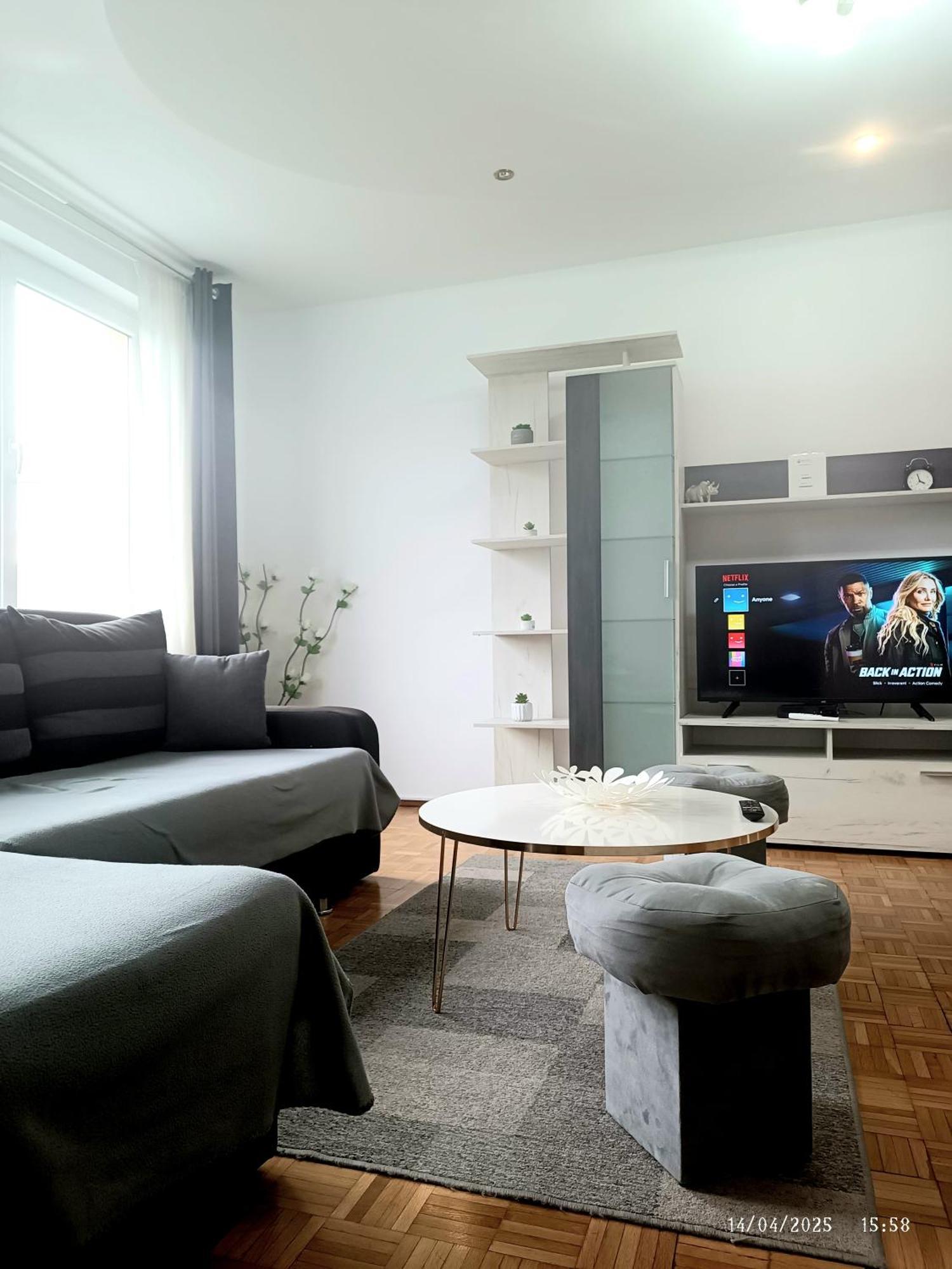 Chic Comfort 1Bdr With Landmark View - Concerthall Бухарест Екстер'єр фото