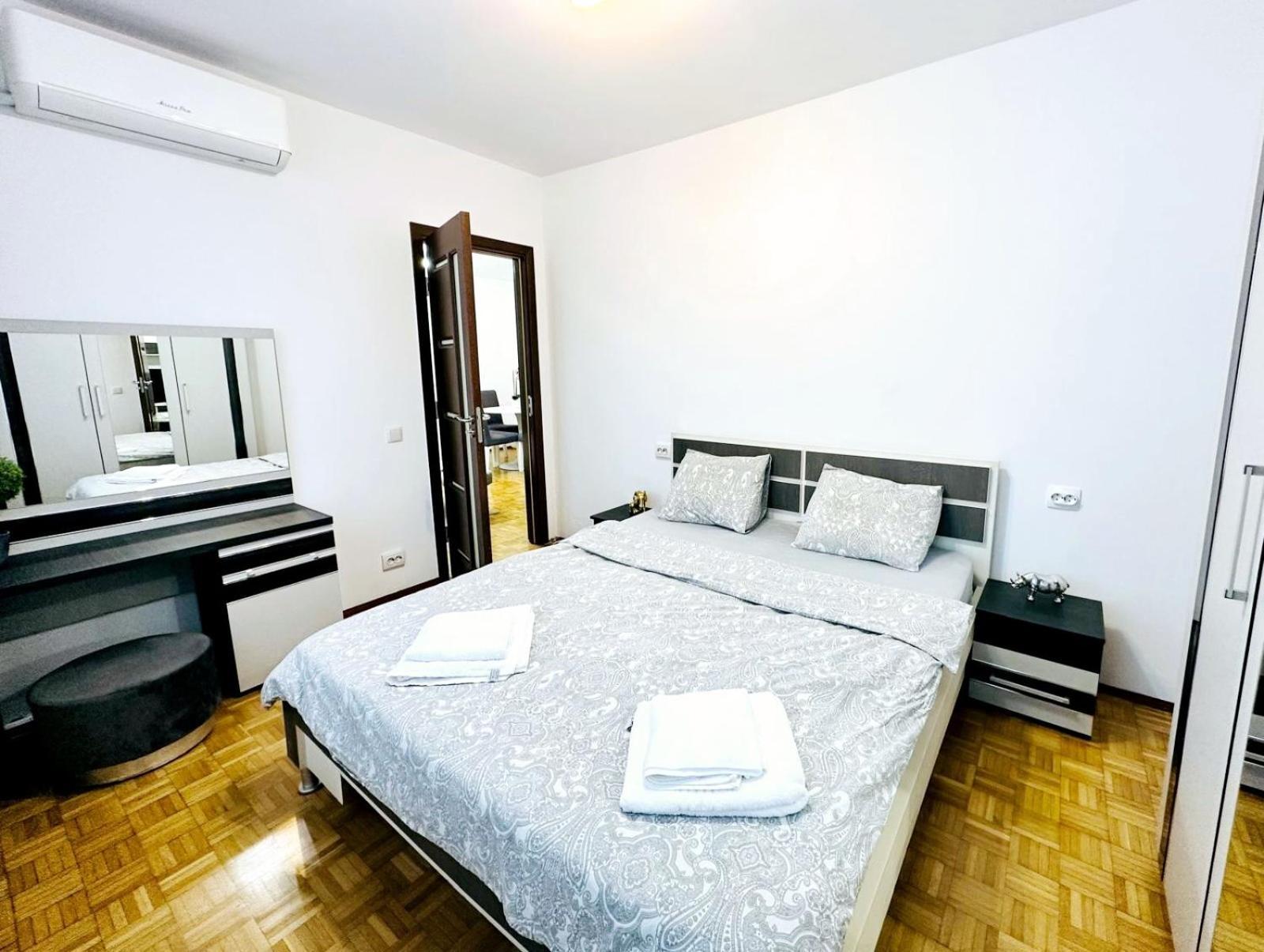 Chic Comfort 1Bdr With Landmark View - Concerthall Бухарест Екстер'єр фото